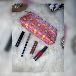 Clinique Make Up Samples With Pouch